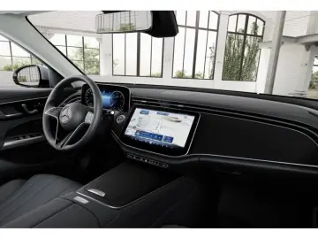 MERCEDES-BENZ E 220 d Mercedes-Avantgarde Pano Digital Distr