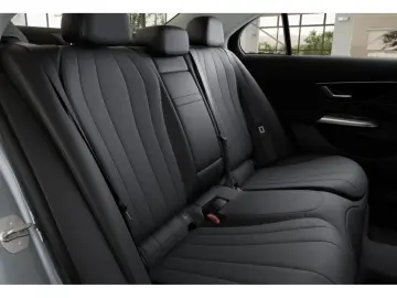 MERCEDES-BENZ E 220 d Mercedes-Avantgarde Pano Digital Distr