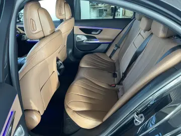 MERCEDES-BENZ E 220 d Avantgarde Standhz AHK Burmester 360