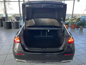 MERCEDES-BENZ E 220 d Avantgarde Standhz AHK Burmester 360