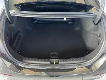 MERCEDES-BENZ E 220 d Avantgarde Standhz AHK Burmester 360