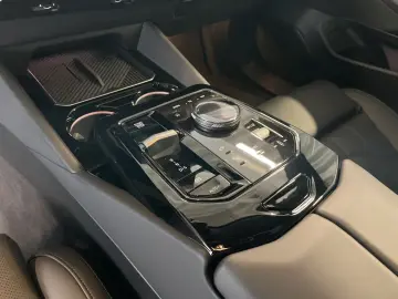 BMW 550e xDrive Limousine M Sport AHK Kamera LED