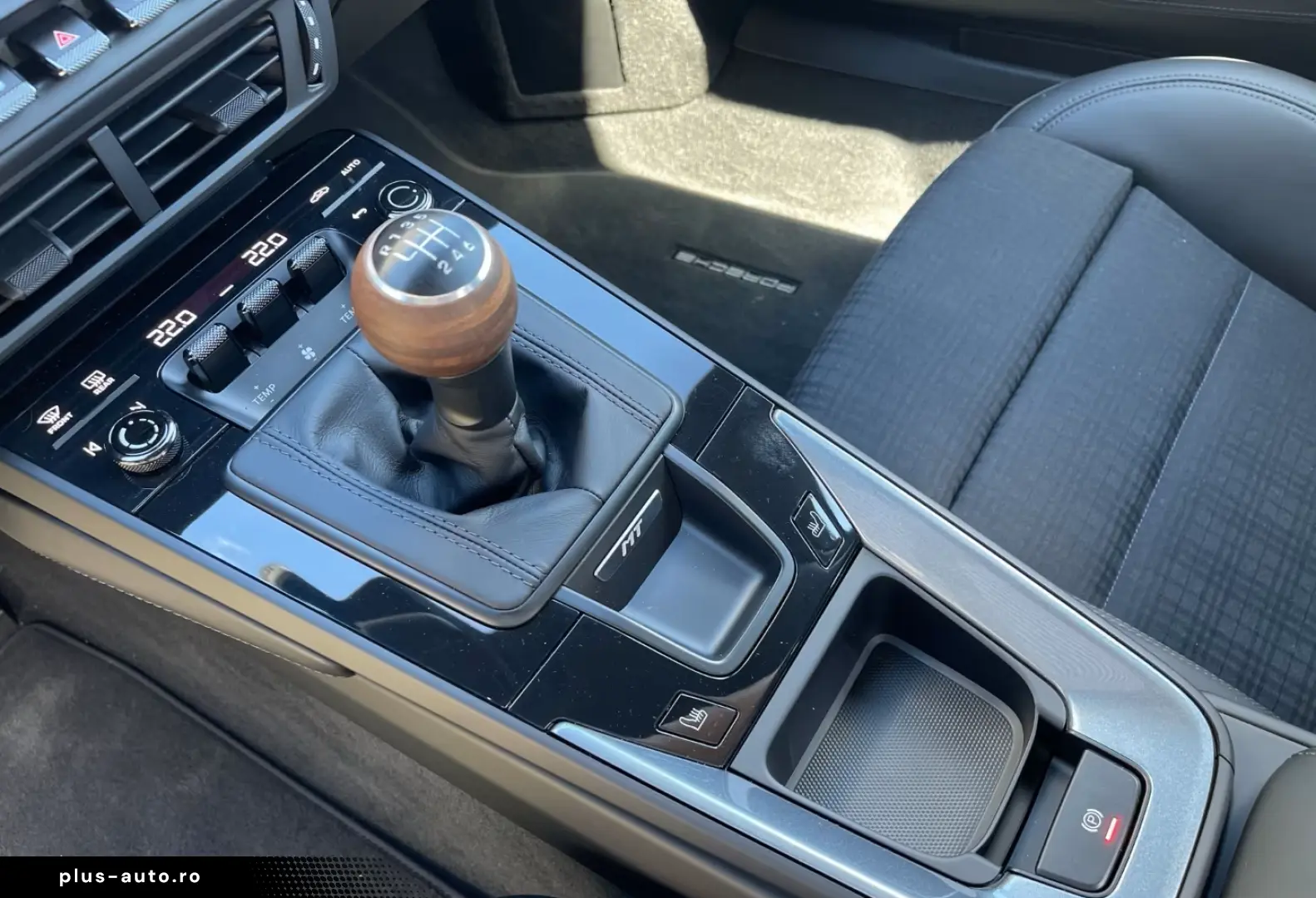 Porsche 992 911 Carrera T Cartagenagelb