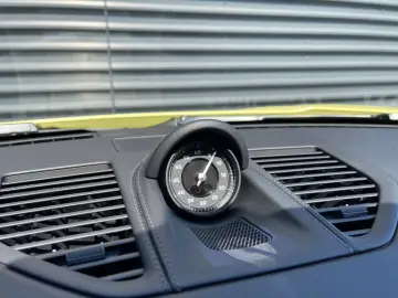 Porsche 992 911 Carrera T Cartagenagelb