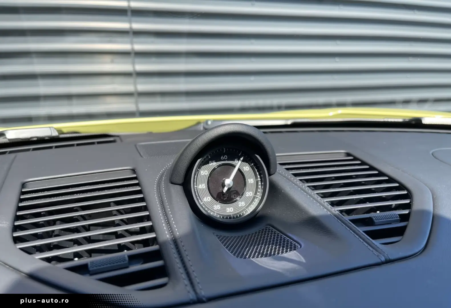 Porsche 992 911 Carrera T Cartagenagelb