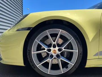 Porsche 992 911 Carrera T Cartagenagelb