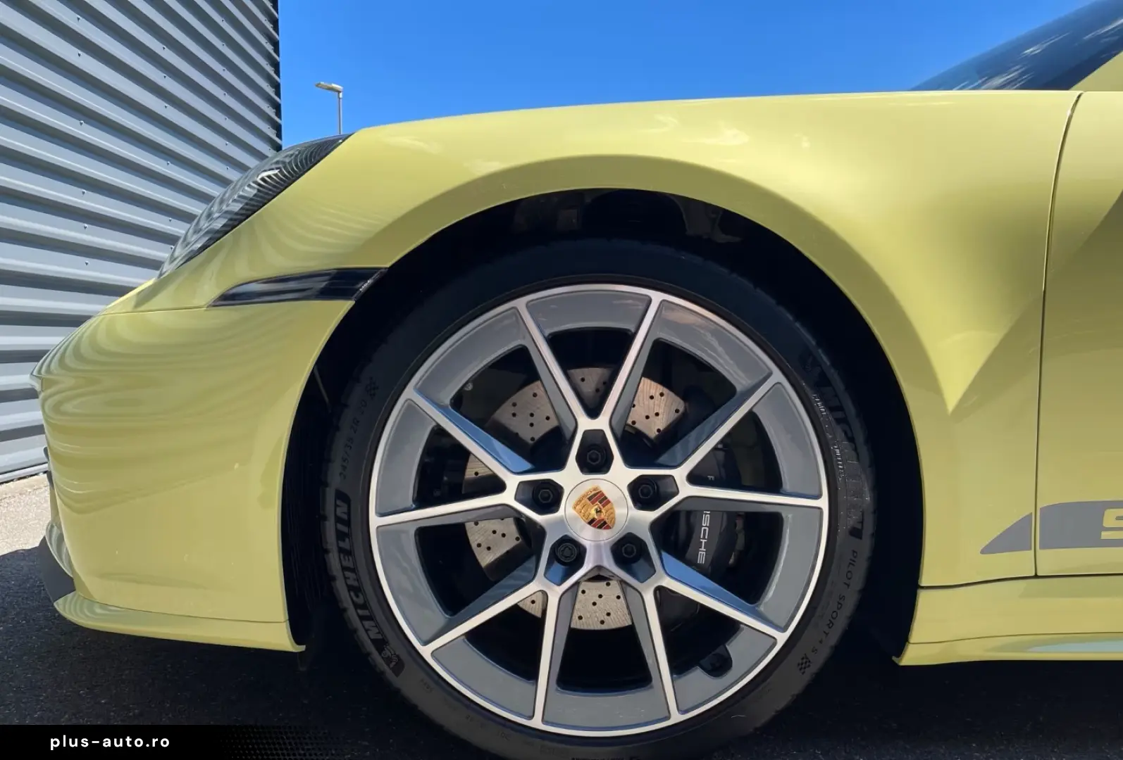 Porsche 992 911 Carrera T Cartagenagelb