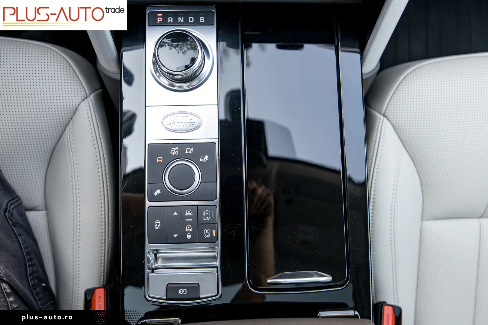 Land Rover Discovery – 7 LOCURI  4x4  PNEUMATICĂ HSE