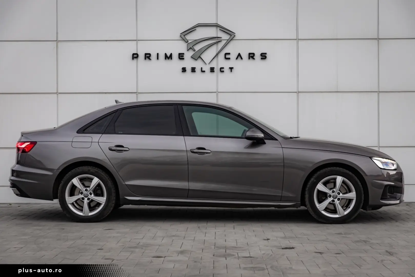 Audi A4 30 TDI S tronic S line