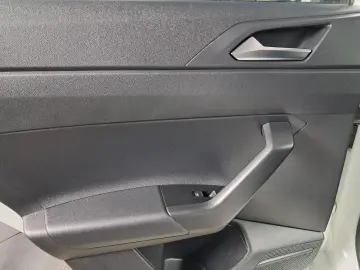 VOLKSWAGEN POLO LIFE 1.0i  95CP 2022