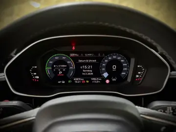 AUDI Q3 Sportback 45 TFSIe S-LINE LED LEDER 1.HAND