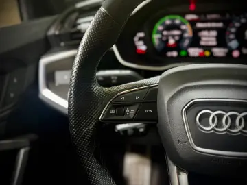 AUDI Q3 Sportback 45 TFSIe S-LINE LED LEDER 1.HAND