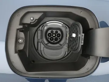 MERCEDES-BENZ CLA 250 e Progressive LED PDC 360 Tempomat