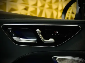 MERCEDES-BENZ C 300 4Matic Lim. AMG-LINE PANORAMA BURMESTER