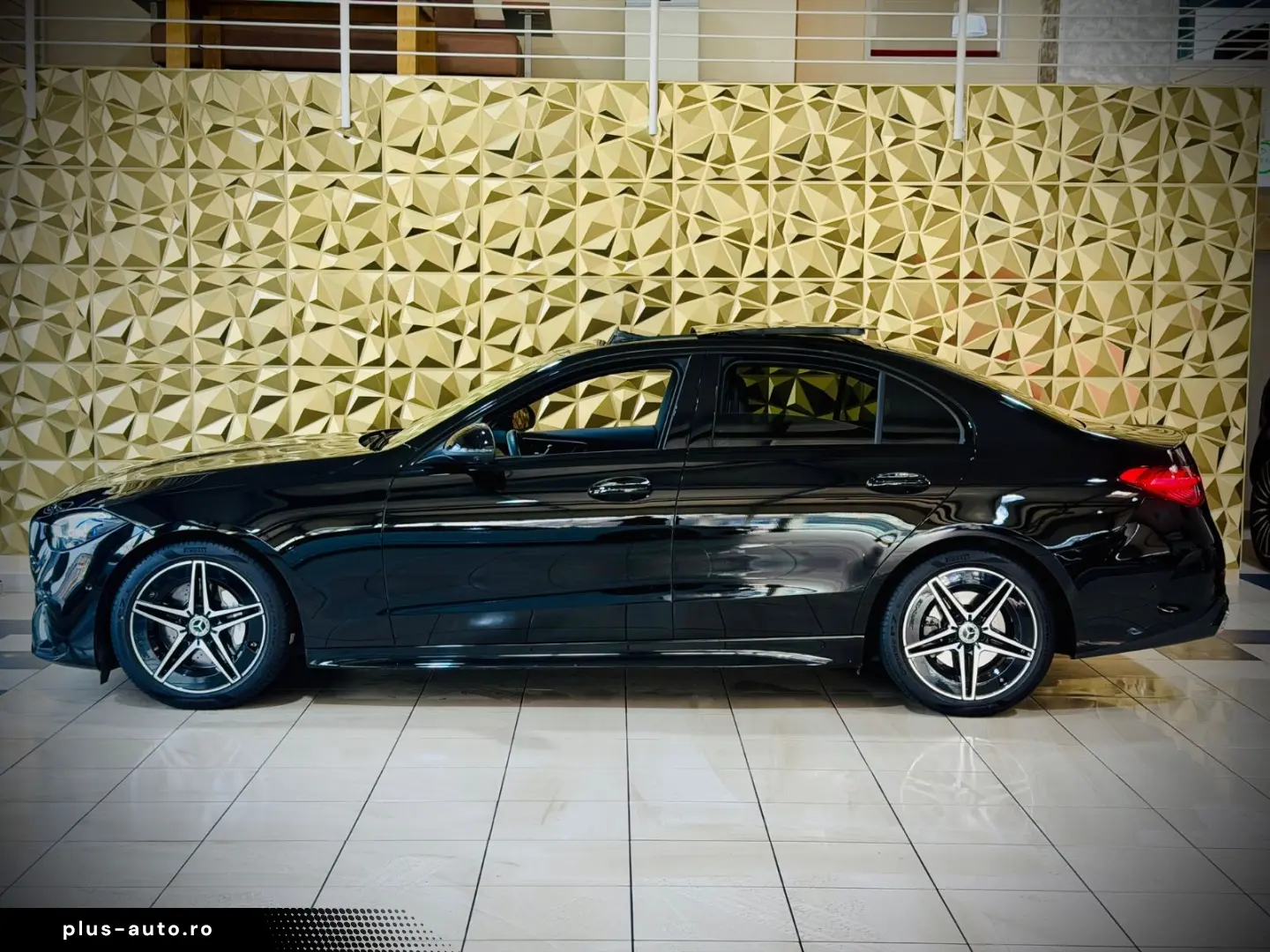 MERCEDES-BENZ C 300 4Matic Lim. AMG-LINE PANORAMA BURMESTER