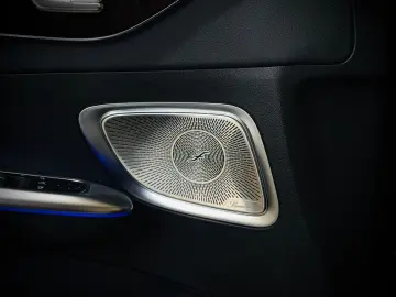 MERCEDES-BENZ C 300 4Matic Lim. AMG-LINE PANORAMA BURMESTER