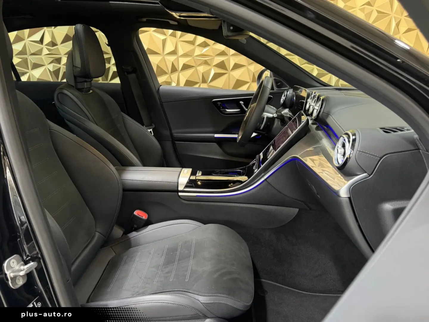 MERCEDES-BENZ C 300 4Matic Lim. AMG-LINE PANORAMA BURMESTER