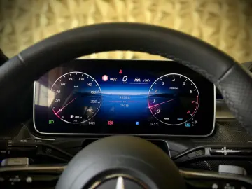 MERCEDES-BENZ C 300 4Matic Lim. AMG-LINE PANORAMA BURMESTER