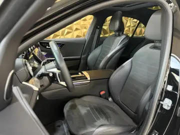 MERCEDES-BENZ C 300 4Matic Lim. AMG-LINE PANORAMA BURMESTER