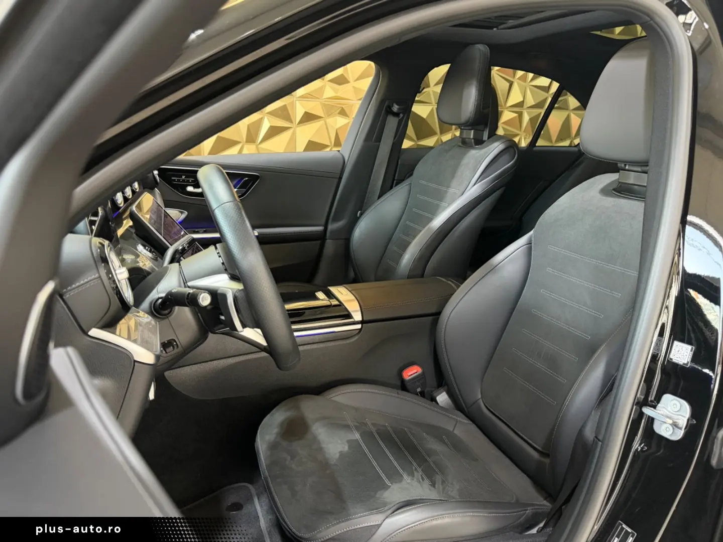 MERCEDES-BENZ C 300 4Matic Lim. AMG-LINE PANORAMA BURMESTER