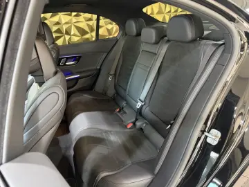 MERCEDES-BENZ C 300 4Matic Lim. AMG-LINE PANORAMA BURMESTER