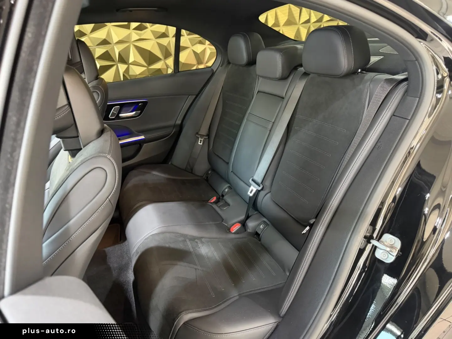 MERCEDES-BENZ C 300 4Matic Lim. AMG-LINE PANORAMA BURMESTER