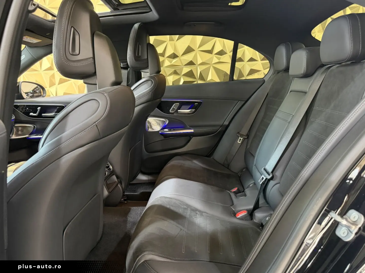 MERCEDES-BENZ C 300 4Matic Lim. AMG-LINE PANORAMA BURMESTER