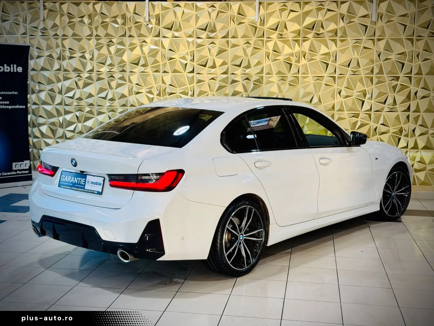 BMW 320i M-SPORTPAKET 1.HD NAVI HEAD-UP SCHIEBEDACH