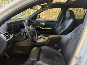 BMW 320i M-SPORTPAKET 1.HD NAVI HEAD-UP SCHIEBEDACH