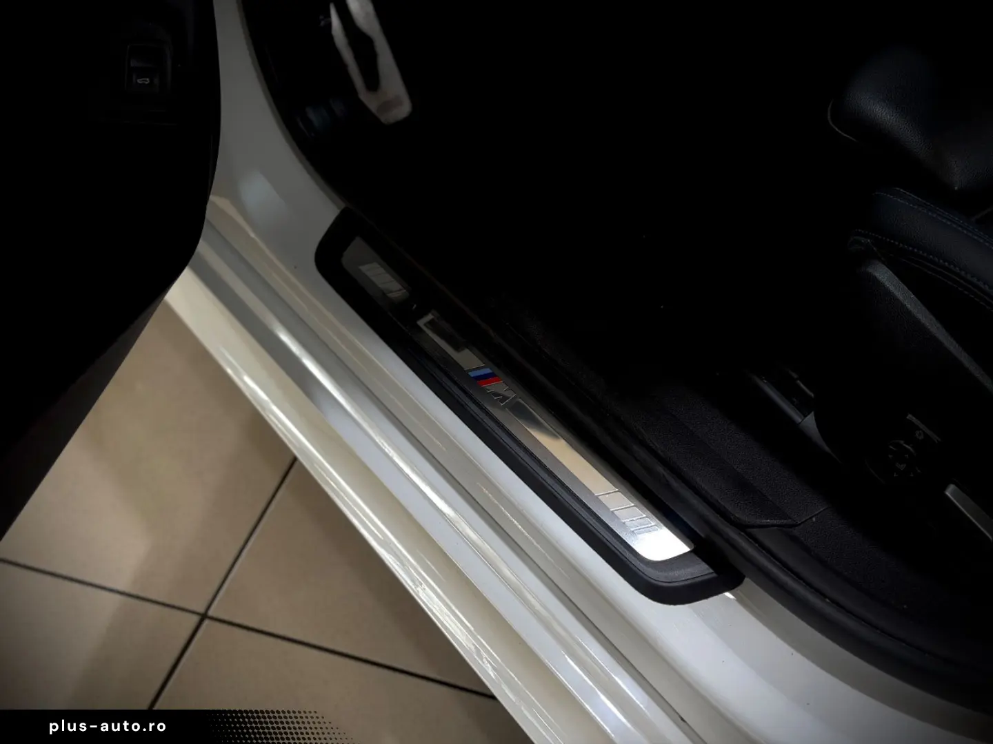 BMW 320i M-SPORTPAKET 1.HD NAVI HEAD-UP SCHIEBEDACH