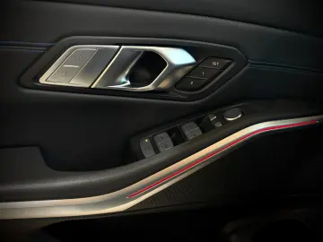 BMW 320i M-SPORTPAKET 1.HD NAVI HEAD-UP SCHIEBEDACH