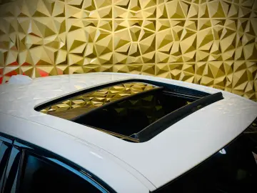 BMW 320i M-SPORTPAKET 1.HD NAVI HEAD-UP SCHIEBEDACH