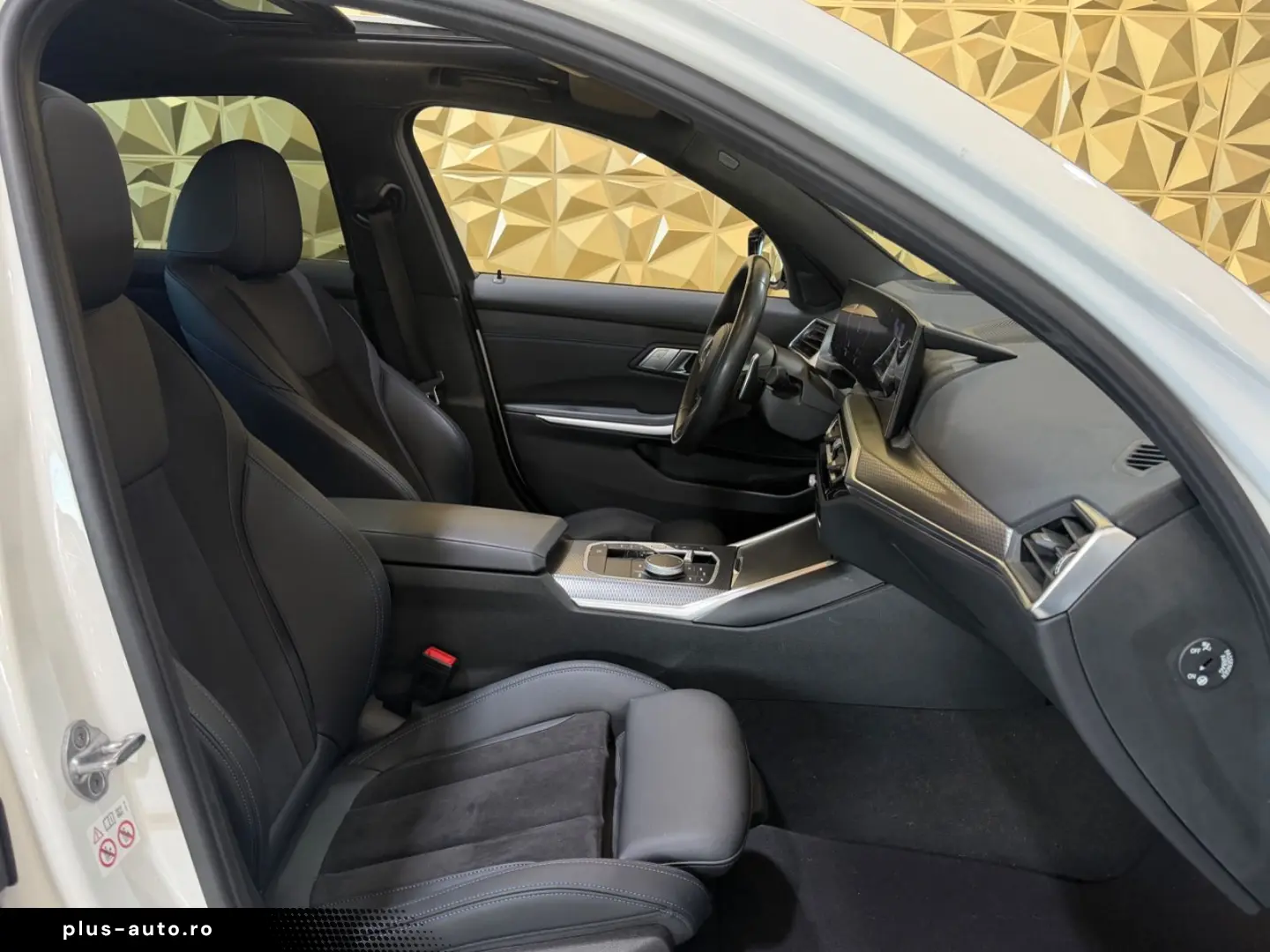 BMW 320i M-SPORTPAKET 1.HD NAVI HEAD-UP SCHIEBEDACH