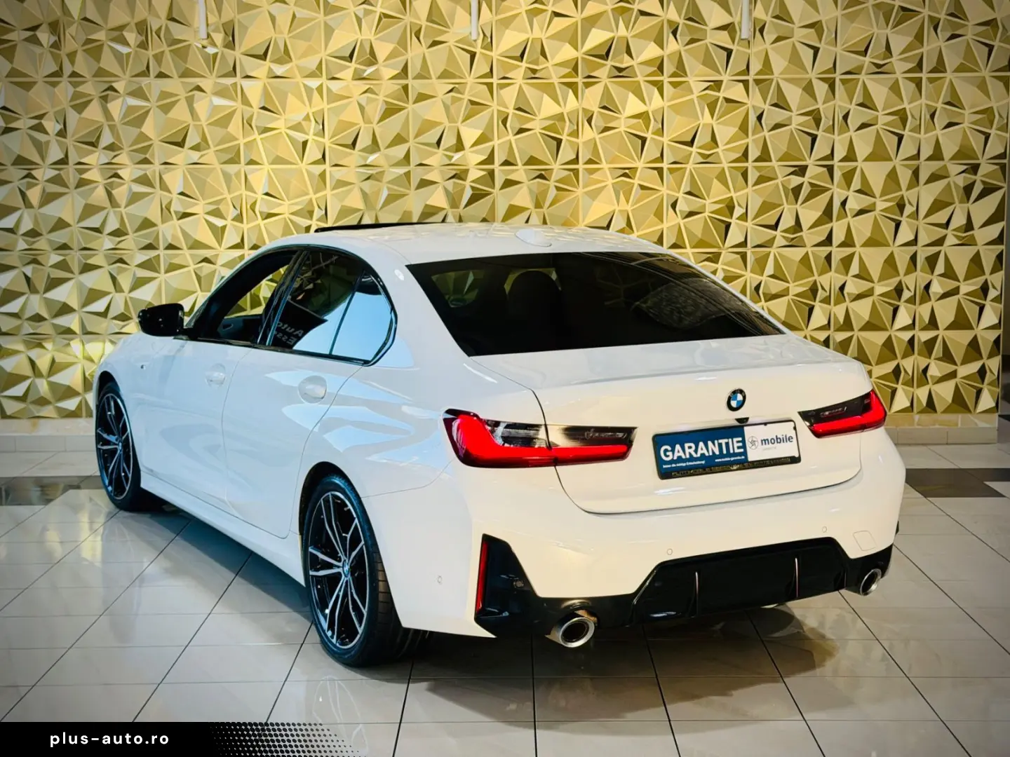 BMW 320i M-SPORTPAKET 1.HD NAVI HEAD-UP SCHIEBEDACH