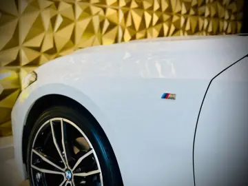 BMW 320i M-SPORTPAKET 1.HD NAVI HEAD-UP SCHIEBEDACH