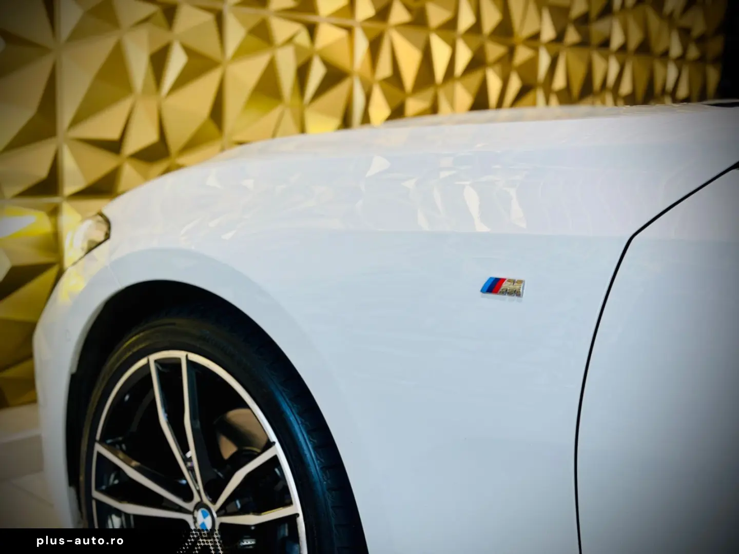 BMW 320i M-SPORTPAKET 1.HD NAVI HEAD-UP SCHIEBEDACH