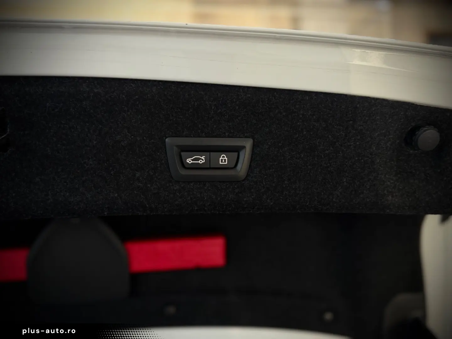 BMW 320i M-SPORTPAKET 1.HD NAVI HEAD-UP SCHIEBEDACH