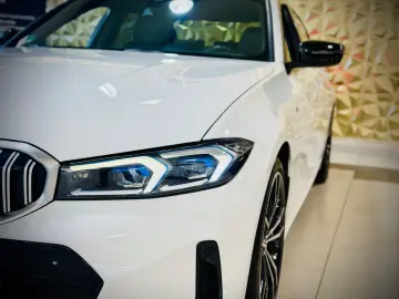 BMW 320i M-SPORTPAKET 1.HD NAVI HEAD-UP SCHIEBEDACH