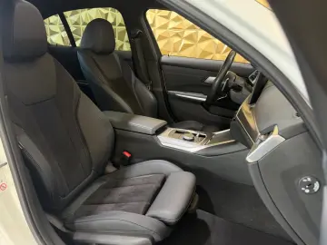 BMW 320i M-SPORTPAKET 1.HD NAVI HEAD-UP SCHIEBEDACH