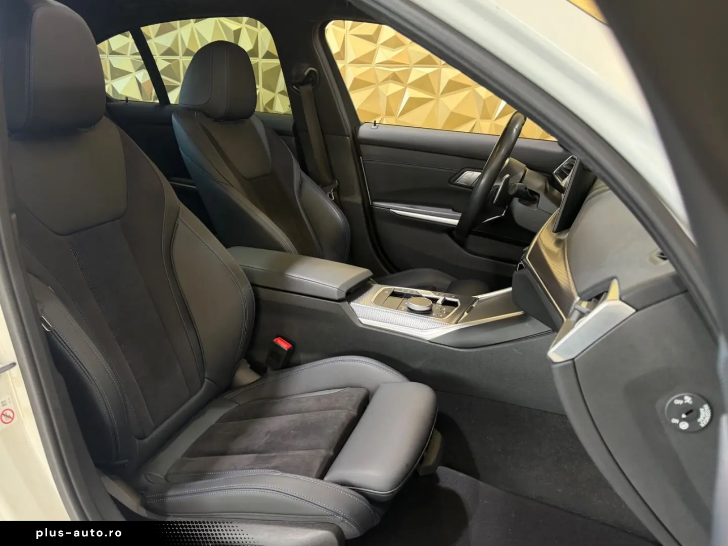 BMW 320i M-SPORTPAKET 1.HD NAVI HEAD-UP SCHIEBEDACH