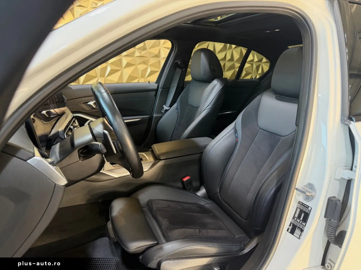 BMW 320i M-SPORTPAKET 1.HD NAVI HEAD-UP SCHIEBEDACH