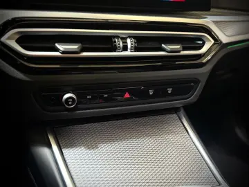 BMW 320i M-SPORTPAKET 1.HD NAVI HEAD-UP SCHIEBEDACH