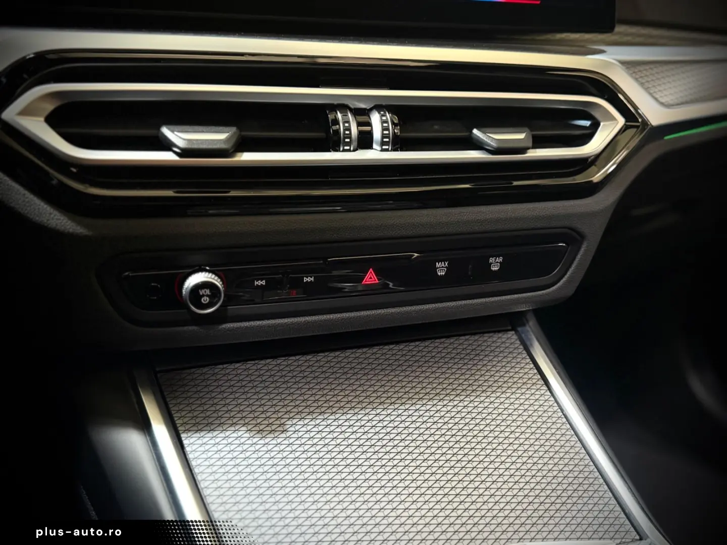 BMW 320i M-SPORTPAKET 1.HD NAVI HEAD-UP SCHIEBEDACH