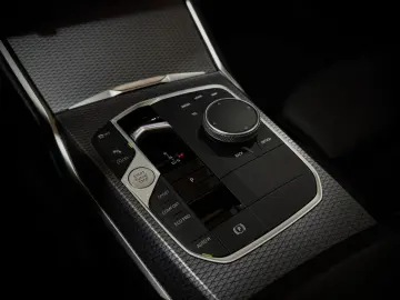 BMW 320i M-SPORTPAKET 1.HD NAVI HEAD-UP SCHIEBEDACH