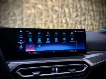 BMW 320i M-SPORTPAKET 1.HD NAVI HEAD-UP SCHIEBEDACH