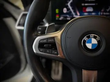 BMW 320i M-SPORTPAKET 1.HD NAVI HEAD-UP SCHIEBEDACH