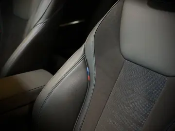 BMW 320i M-SPORTPAKET 1.HD NAVI HEAD-UP SCHIEBEDACH