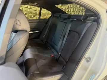 BMW 320i M-SPORTPAKET 1.HD NAVI HEAD-UP SCHIEBEDACH