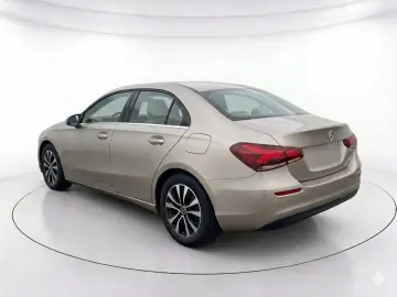 MERCEDES BENZ A180 LIM. AUT.