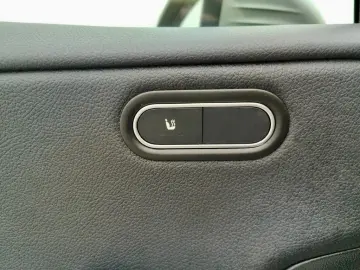 MERCEDES BENZ A180 LIM. AUT.